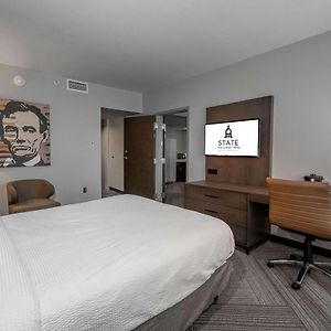 Queen Suite Mobility accessible
